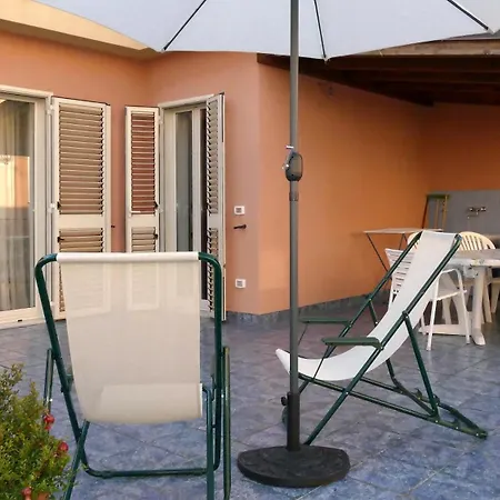 Con Terrazza In Privata Apartment